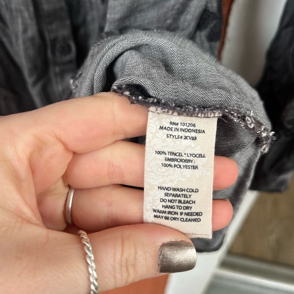 Soft Surroundings Faded Black Button Up Long Sleeve Tencel Blouse Size Medium - Picture 2 of 4